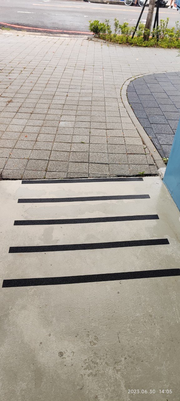 停車場止滑條工程實例