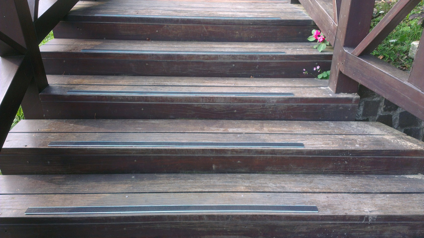 Landscape Wooden Boardwalk Anti-slip Strip Project Examples