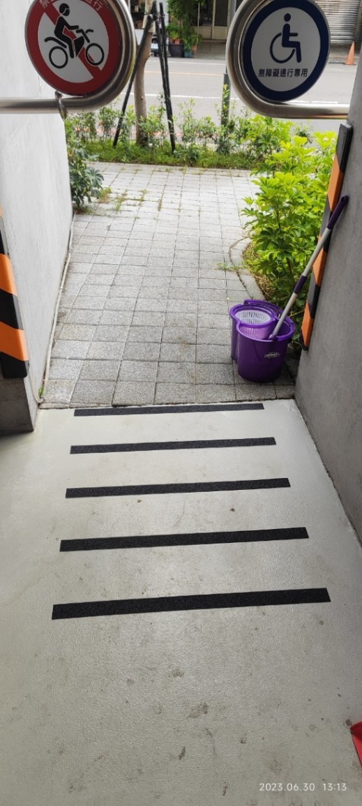 停車場止滑條工程實例