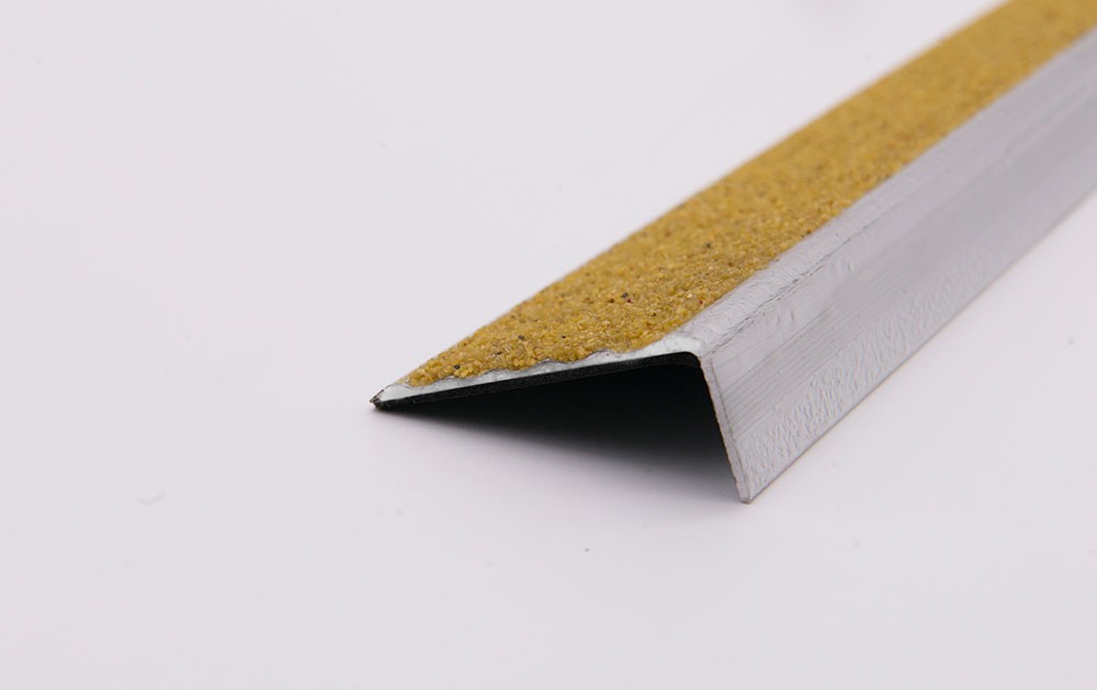 上砂收邊型金鋼砂止滑條